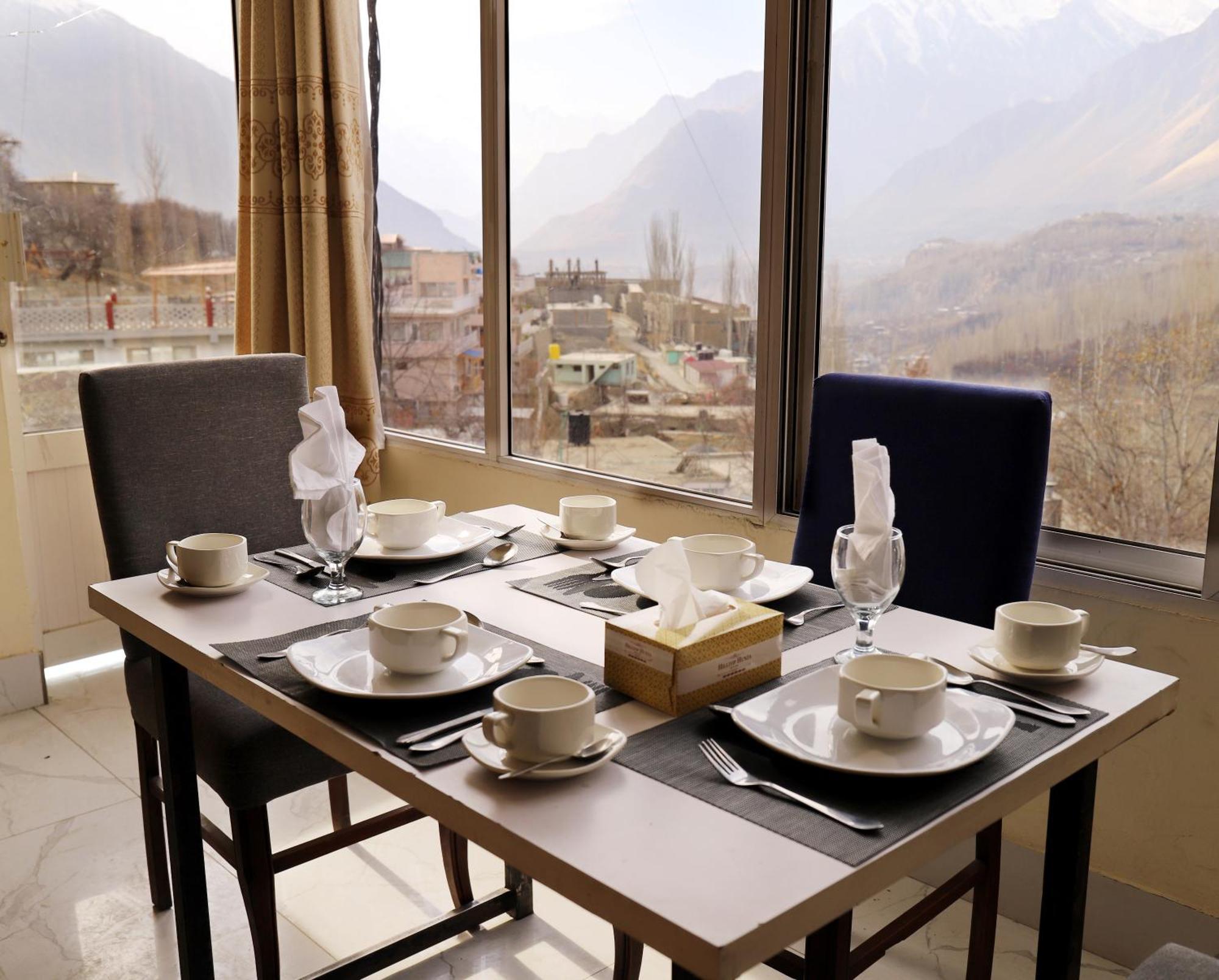 Hilltop Hotel, Hunza Karimabad  Zewnętrze zdjęcie
